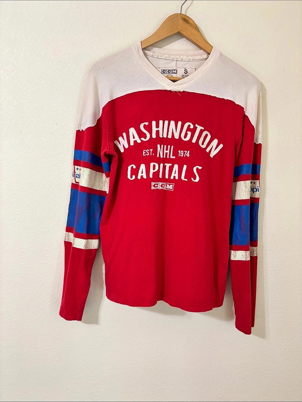 CCM Washington Capitals Color Block Hockey  T-Shirt Long Sleeve Size Small NHL